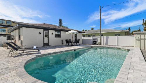 Madeira Beach House Fall Special! Private Heated Pool & Steps to Beach! - Foto 3