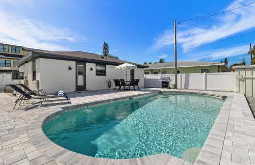 Madeira Beach House Fall Special! Private Heated Pool & Steps to Beach! - Photo 3