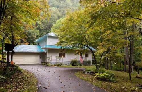 2 Bed 2 Bath Vacation home in Whittier I - Photo 28