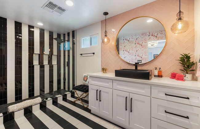 The Beverly - Photo 35