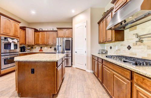 Pool, BBQ and Bar Family Home in Queen Creek - Photo 7