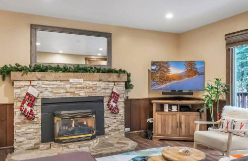 3BD with Hot Tub Two Minutes from King Beach - Foto 18