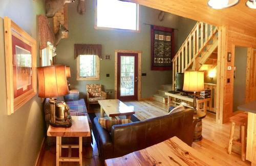 Cozy and Spacious Log Cabin Rental near Burt Lake State Park in Michigan - Foto 9