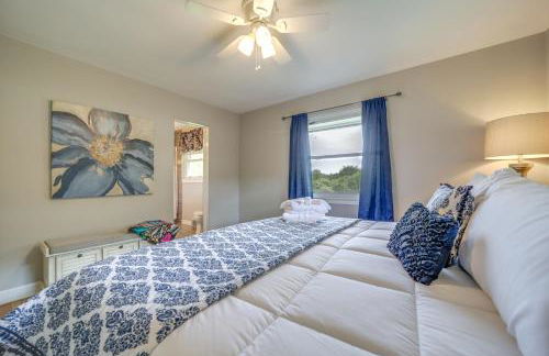 Centrally Located Brevard Home with Deck and Fire Pit! - Foto 14