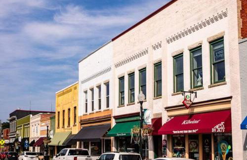 Near Historic Downtown Apex, Sleeps 8, King Bed - Foto 33