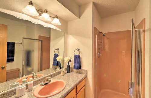 Scenic Riverview Getaway with Screened Porch! - Foto 17