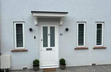 Brand New Big House with garden and free parking - Foto 2