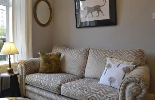 Stunning Period Townhouse with Garden, Walking Distance to Town - Photo 17