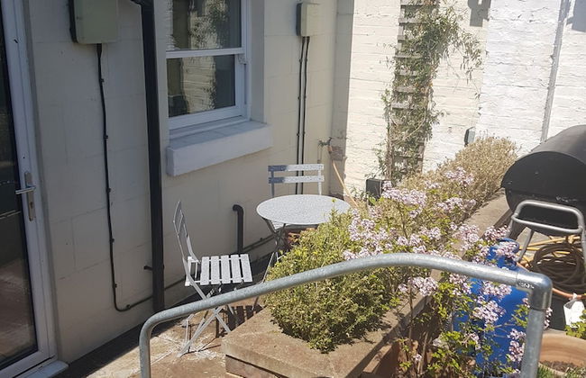 Lovely Large Garden Flat - Photo 13