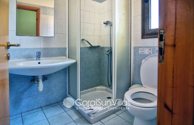 Large Pool & Garden, Billiard, Peaceful Area, Near to the Sea, Coral Bay Paphos - Foto 22