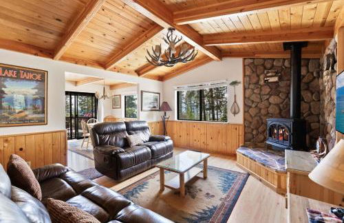 Cozy 3BDR - 1 Minute to the Beach! - Foto 1