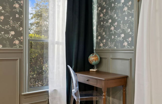 Elegant Spring Stay on Peaceful Retreat - Photo 52