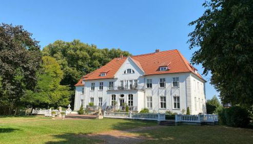 Schloss Badow - Foto 2