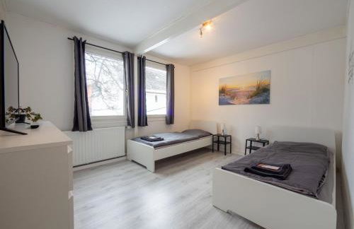 Monteurwohnung-fuer-5-Personen-mit-Balkon-Kueche-Ahrensburg-Naehe-Hamburg-AGRP1203 - Photo 4