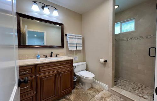 Gorgeous Pool Home 1/2 Mile Walk to Disney - Foto 6