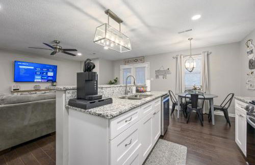 Lots of Hot Spots & Activities Near This Townhome - Foto 7