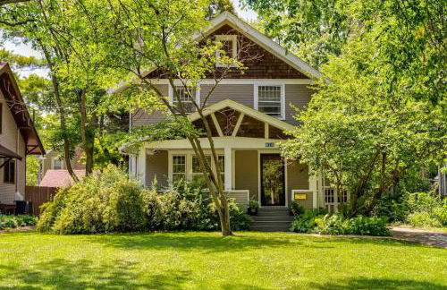 615 Ash Avenue - Modern Retreat w Hot Tub - Foto 34