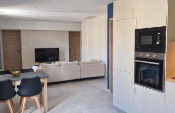 SUPERBE APPARTEMENT porte de la Cité Médiévale à SOMMIERES entièrement rénové très bien équipé 6 pers balcon clim parking privé devant - Foto 3