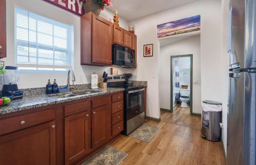 Stylish & Quiet 3BD Sleeps 8 Near Stadium & Downtown - Foto 8