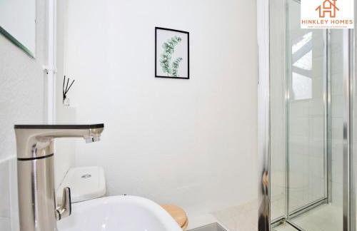 Spacious Apartment In The Centre Of Bridgwater Ideal for Contractors & Group Stays By Hinkley Homes Short Lets & Serviced Accommodation - Foto 33