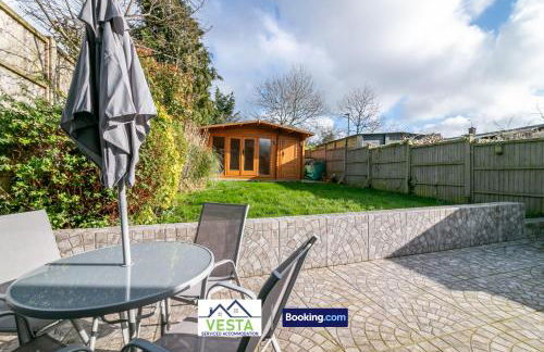 Three Bedroom House By Vesta Serviced Accommodation & Short Lets Borehamwood With Free WiFi & Free Parking - Foto 27