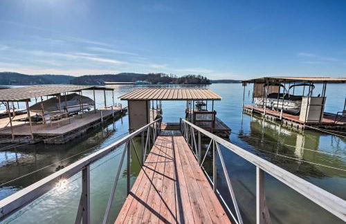Lakefront Ozarks Home Deck and Boat Dock! - Foto 3