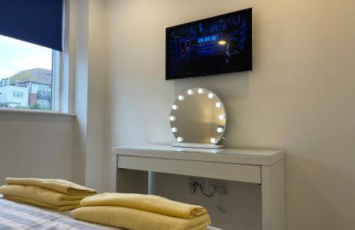 Central Leigh, on the Broadway, private gated parking, balcony - Foto 17