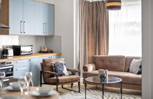 Stylish Flat I Sleeps 6 I With Parking - Photo 21