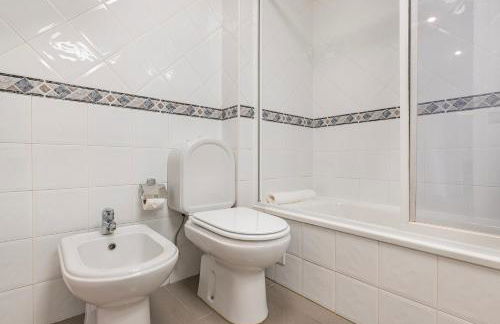 Sunny 2 BDR Apartment by LovelyStay - Foto 15