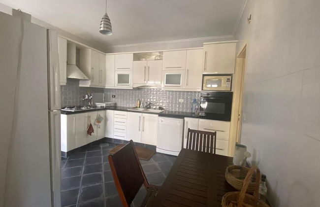 Stunning 2-bed Apartment in Achrafieh Beirut - Photo 4