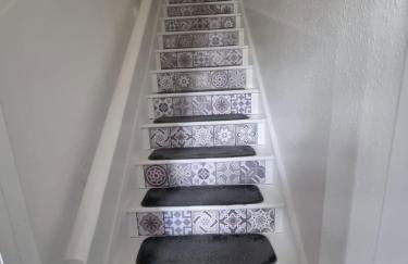 The Ugly Duckling - Photo 2