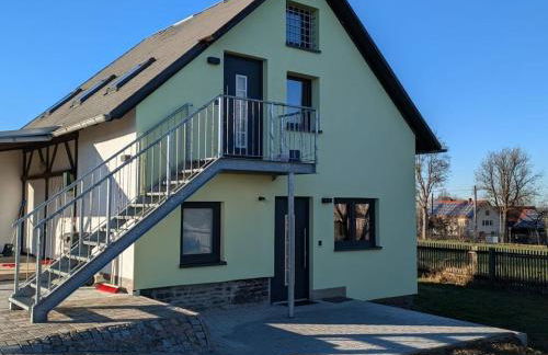 Holiday home in Oelsnitz with swimming pool - Foto 2