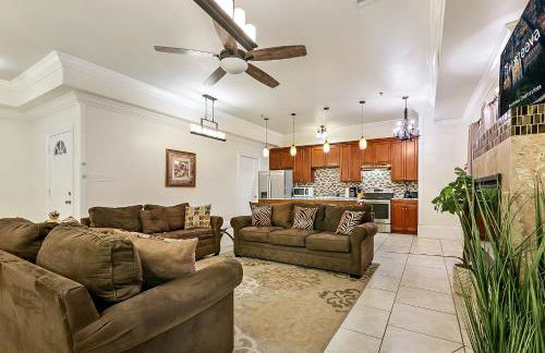 Modern 4BR City Condo 5min drive to FQ - Foto 36