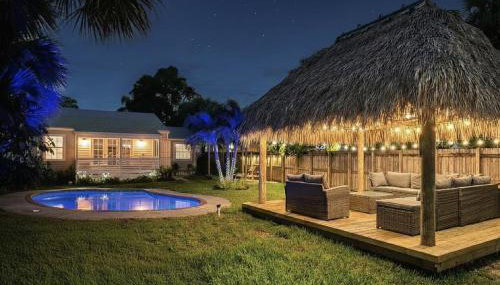 The Peacock Bungalow- Heated Pool & Jacuzzi- 5 min to beach! - Foto 2