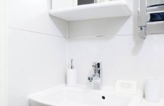 Three Bedroom Apartment by Beautiful Park - Photo 32