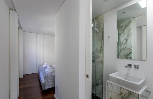 LovelyStay - Luxury 2BR Duplex Apartment in Foz Porto - Foto 24