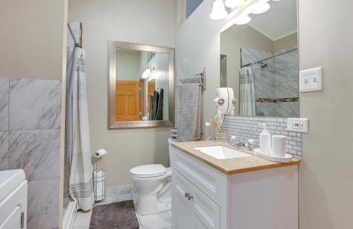 Private Hot Tub, Deck! Group Getaway in Friendship - Foto 14