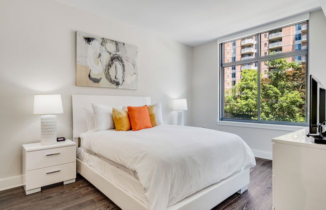 Global Luxury Suites at Bethesda Metro - Photo 6