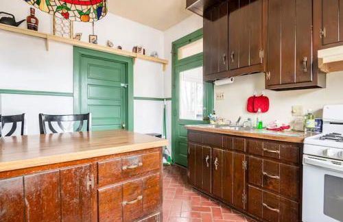 Cozy Cape Cod Bungalow King Queen WD Full Kitchen Wifi Desk - Foto 12