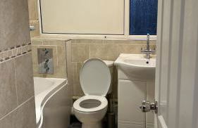 Elm Park Home with Garden & Parking - Foto 5