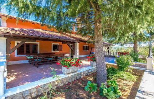 3 Bedroom Amazing Home In Jurdani - Photo 20