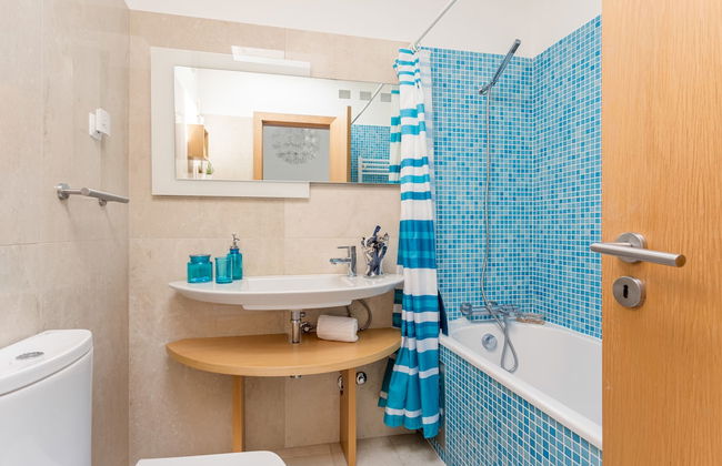 JOIVY Sleek House W/Balcony & 2 Terraces In Porto - Foto 23