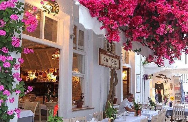 Private Walking Tour in Mykonos Town & Secluded Beach Picnic - Photo 2