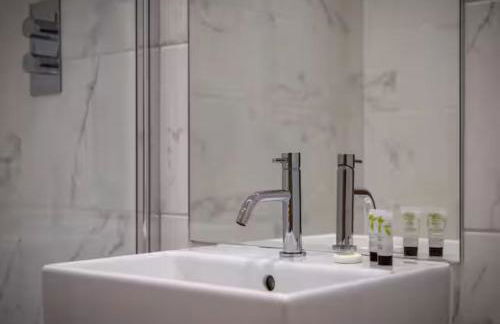 Luxury Apartment 7 mins Walk to Salford Central - Pass the Keys - Foto 10