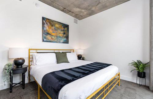 Exceptional 1BD BA-PoolHotTubGymParking- Downtown! - Foto 28