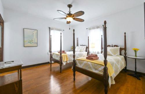 1926 Mediterranean Home with Heated Pool Sleeps 12 - Foto 31