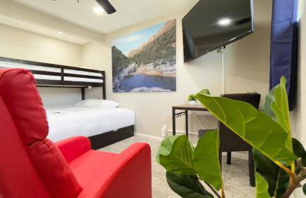 Private Home - Heated Pool, Billiards, Darts, Foosball, Fireplace, 5 Smart TVs, BBQ, Cotton Bedding - The Saguaro Sanctuary, Pool Heat Optional - Foto 32