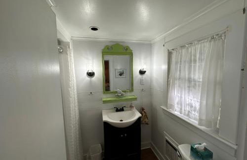 Cottage 3 - Queen and Full Beds Child Loft w 2 Twins Private Bath Kitchenette Pets Allowed Fee applies - Photo 7