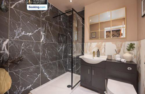 Luxuriou 5 Bedroom House By Homebird Property Management Short Lets & Serviced Accommodation Leeds With Private Parking & Free WiFi - Foto 15