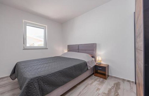 Beautiful Apartment In Prizna With Wifi - Photo 9